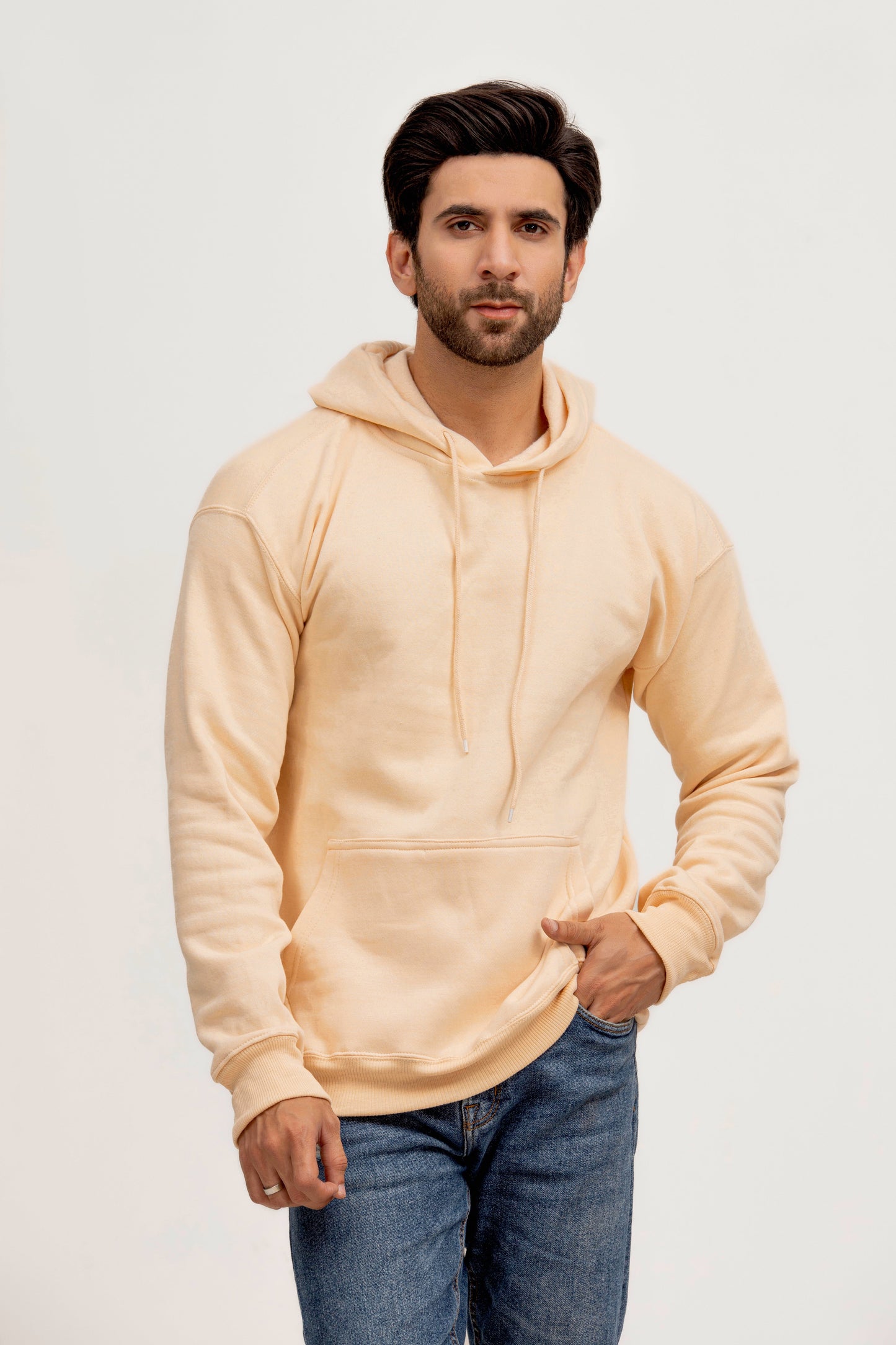 Sudadera con capucha color crema